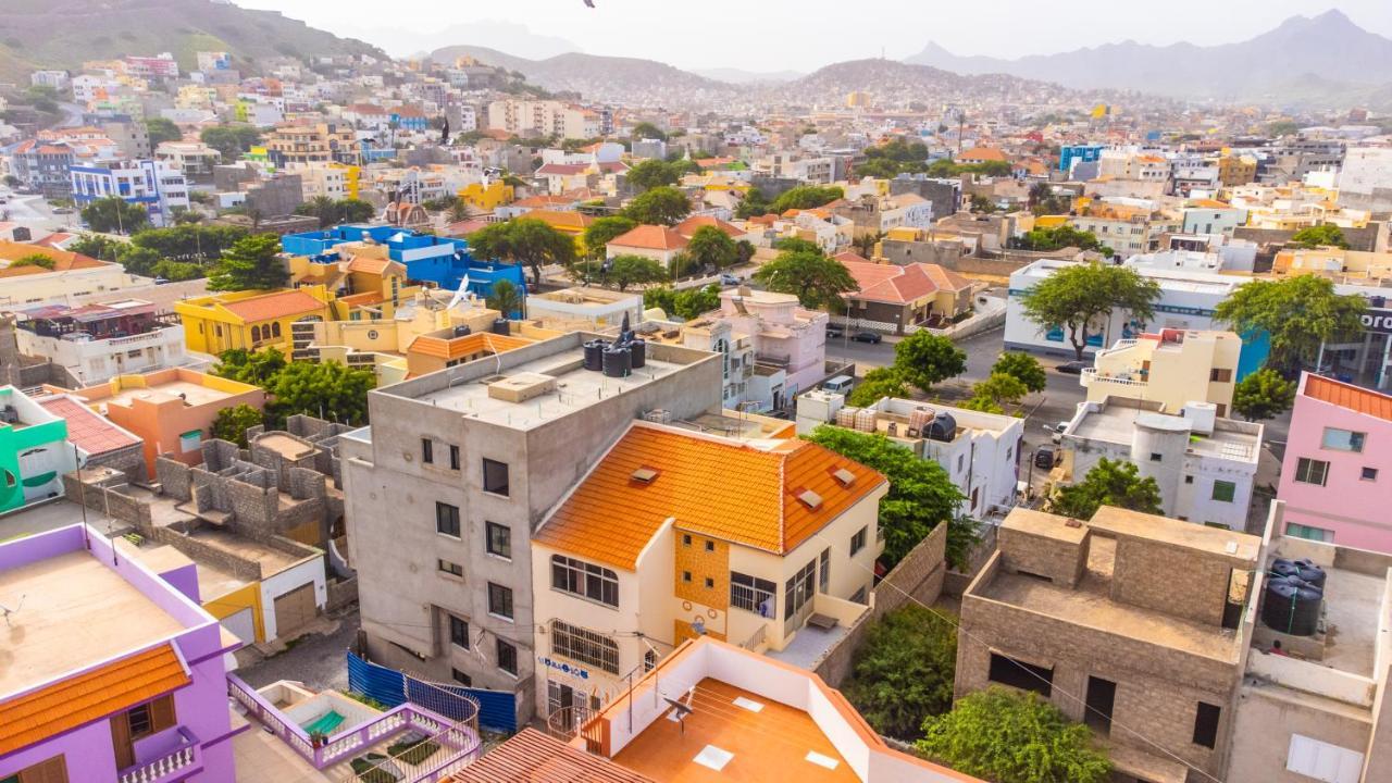 Simabo'S Backpackers' Hostel Mindelo Bagian luar foto