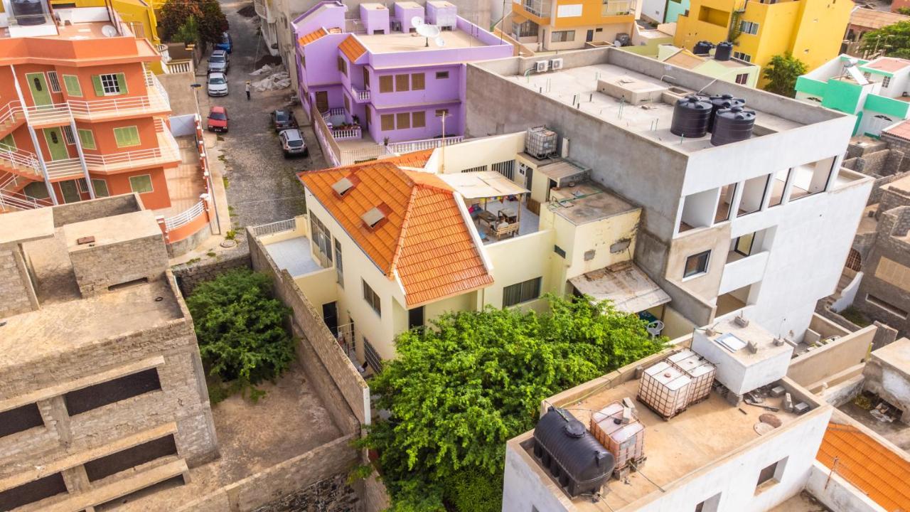 Simabo'S Backpackers' Hostel Mindelo Bagian luar foto