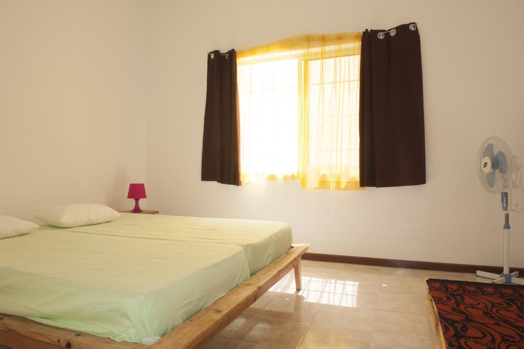 Simabo'S Backpackers' Hostel Mindelo Bagian luar foto