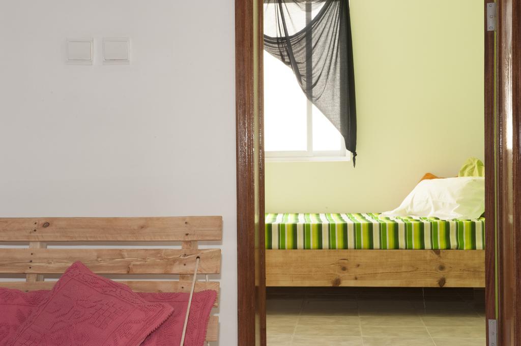 Simabo'S Backpackers' Hostel Mindelo Bagian luar foto