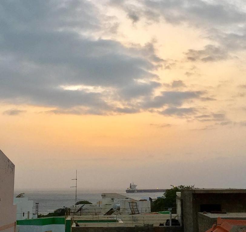Simabo'S Backpackers' Hostel Mindelo Bagian luar foto