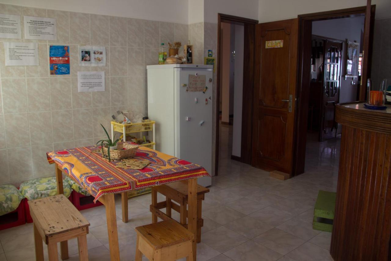 Simabo'S Backpackers' Hostel Mindelo Bagian luar foto